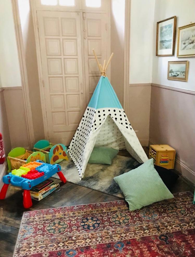 Viré Beautiful, Historic Manoir In Semi-Rural Setting 빌라 외부 사진